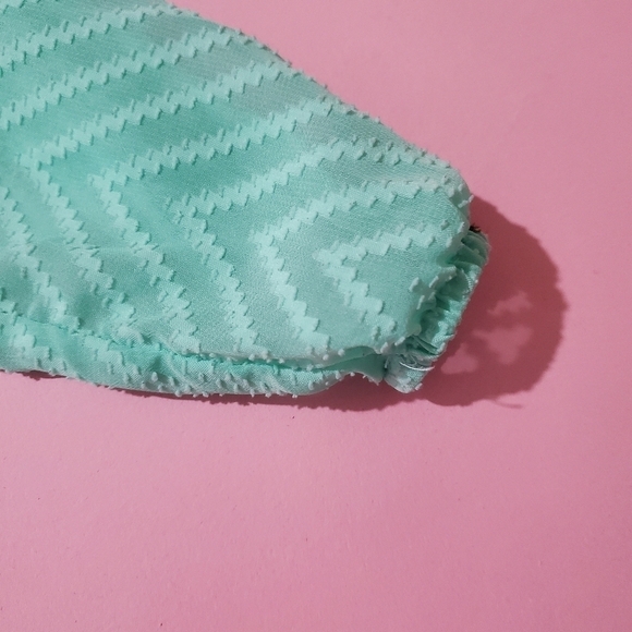 💐 Candies Mint Green Bright Cheery Sheer Chevron Top 💐 - Picture 2 of 6